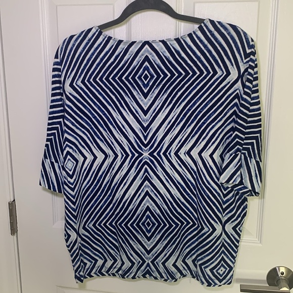 Chico's Blue and White Geometric Top size large - Picture 4 of 8